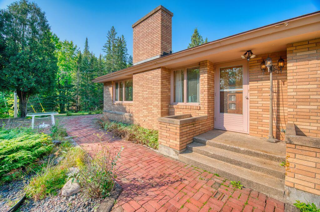 3803 S Salmi Road, Hibbing, Minnesota image 1