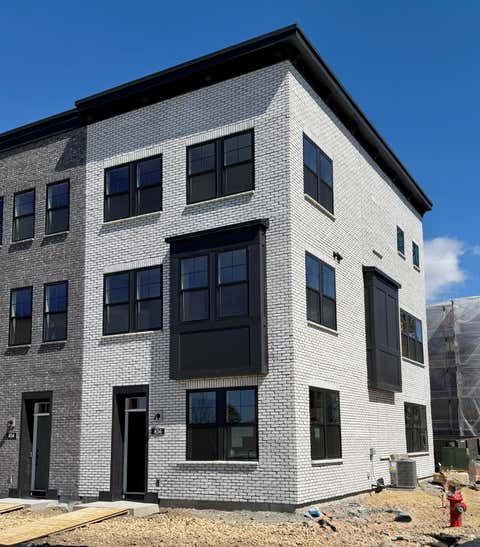 Townhouse For Sale - 856 Woodlawn Avenue<br/> Ramsey County, Saint Paul, MN 55116