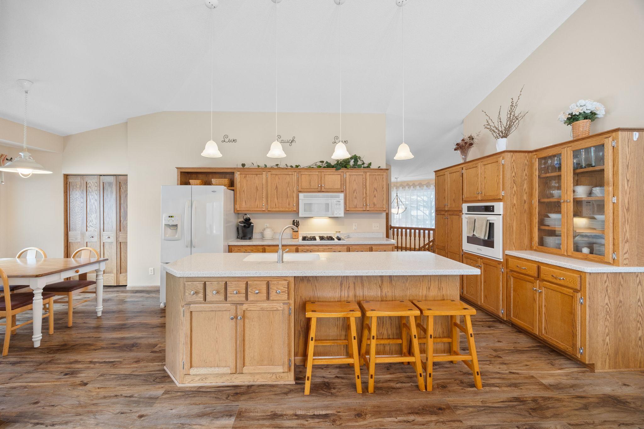 725 Tyler Street, Hutchinson, Minnesota image 2