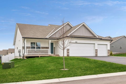 Homes For Sale - 8261 Saddle Trail<br/> Washington County, Saint Paul, MN 55129