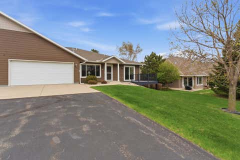 Multifamily For Sale - 125 Meadow Lane<br/> New London, MN 56273