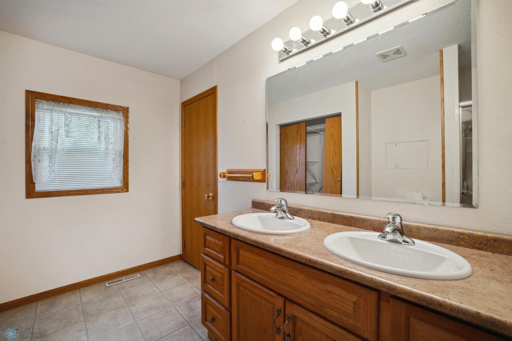 2114 5th Avenue, Fargo, North Dakota image 13