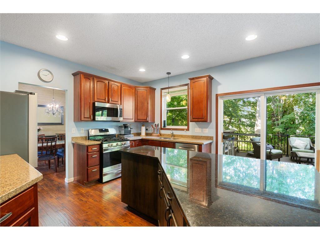 696 Lake Ridge Drive, Woodbury, Minnesota image 10