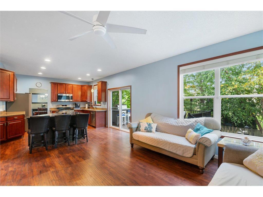 696 Lake Ridge Drive, Woodbury, Minnesota image 12