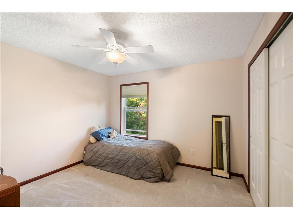 696 Lake Ridge Drive, Woodbury, Minnesota image 29