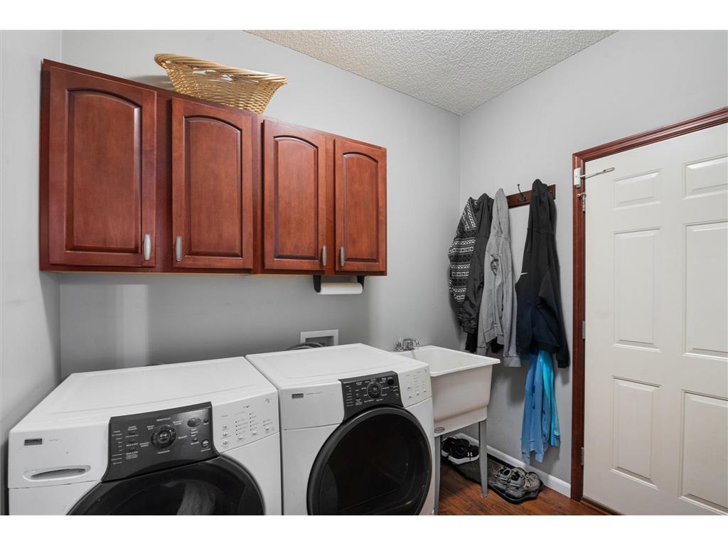696 Lake Ridge Drive, Woodbury, Minnesota image 15