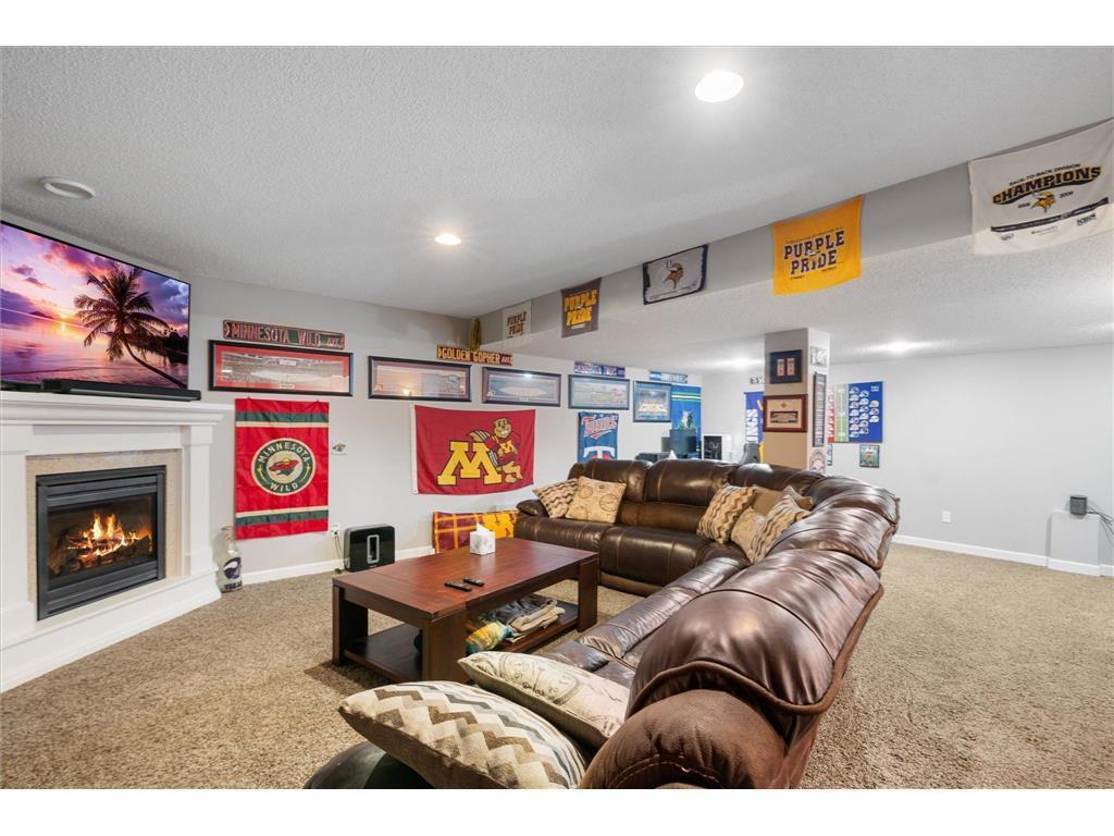 696 Lake Ridge Drive, Woodbury, Minnesota image 19