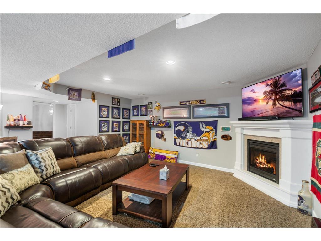 696 Lake Ridge Drive, Woodbury, Minnesota image 18