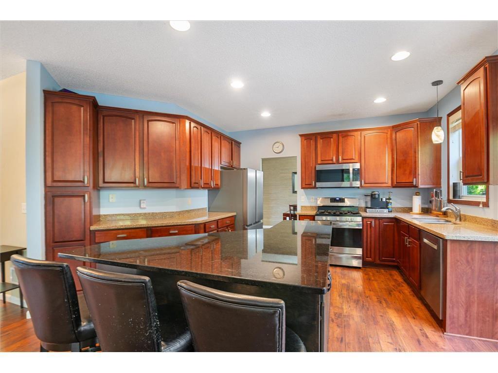 696 Lake Ridge Drive, Woodbury, Minnesota image 8