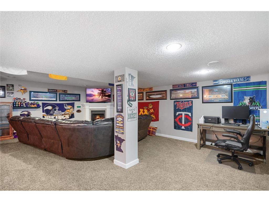 696 Lake Ridge Drive, Woodbury, Minnesota image 17