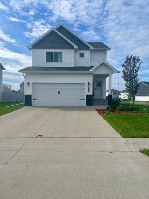 Homes For Sale - 833 Cathy Drive<br/> West Fargo, ND 58078