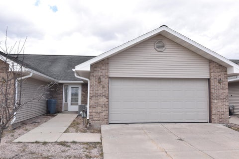 Townhouse For Sale - 687 County Road 1<br/> Lake Of The Woods County, Baudette, MN 56623