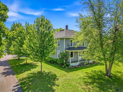 Homes For Sale - 720 1st Street<br/> Waterville, MN 56096
