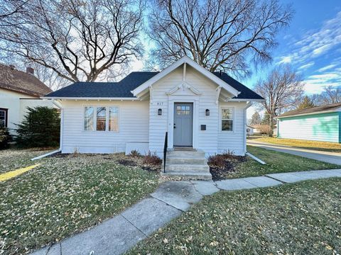 Homes For Sale - 817 W Lincoln Avenue<br/> Fergus Falls, MN 56537