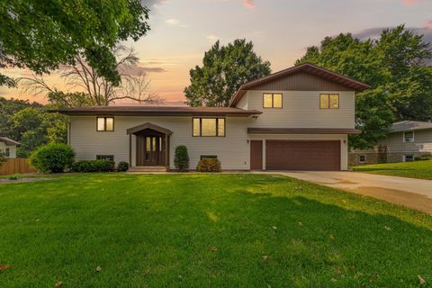 Homes For Sale - 1270 Aldrich Way<br/> Faribault, MN 55021