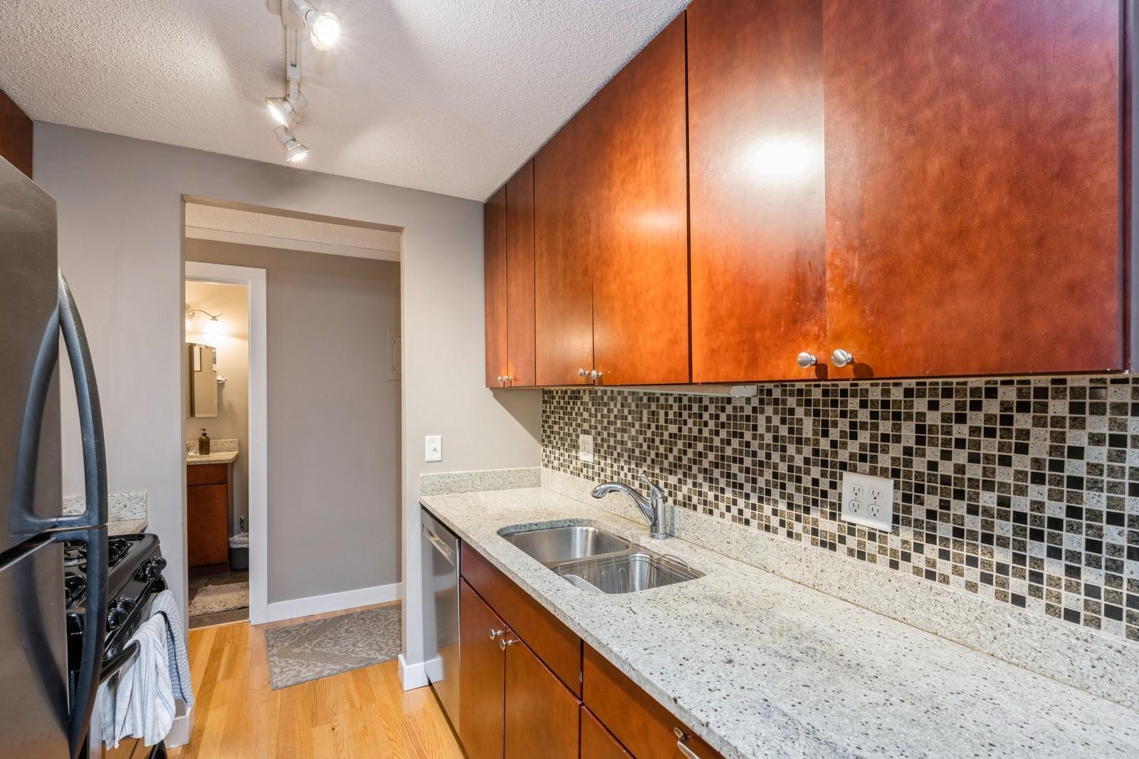 2800 W 44th Street #104, Minneapolis, Minnesota image 8