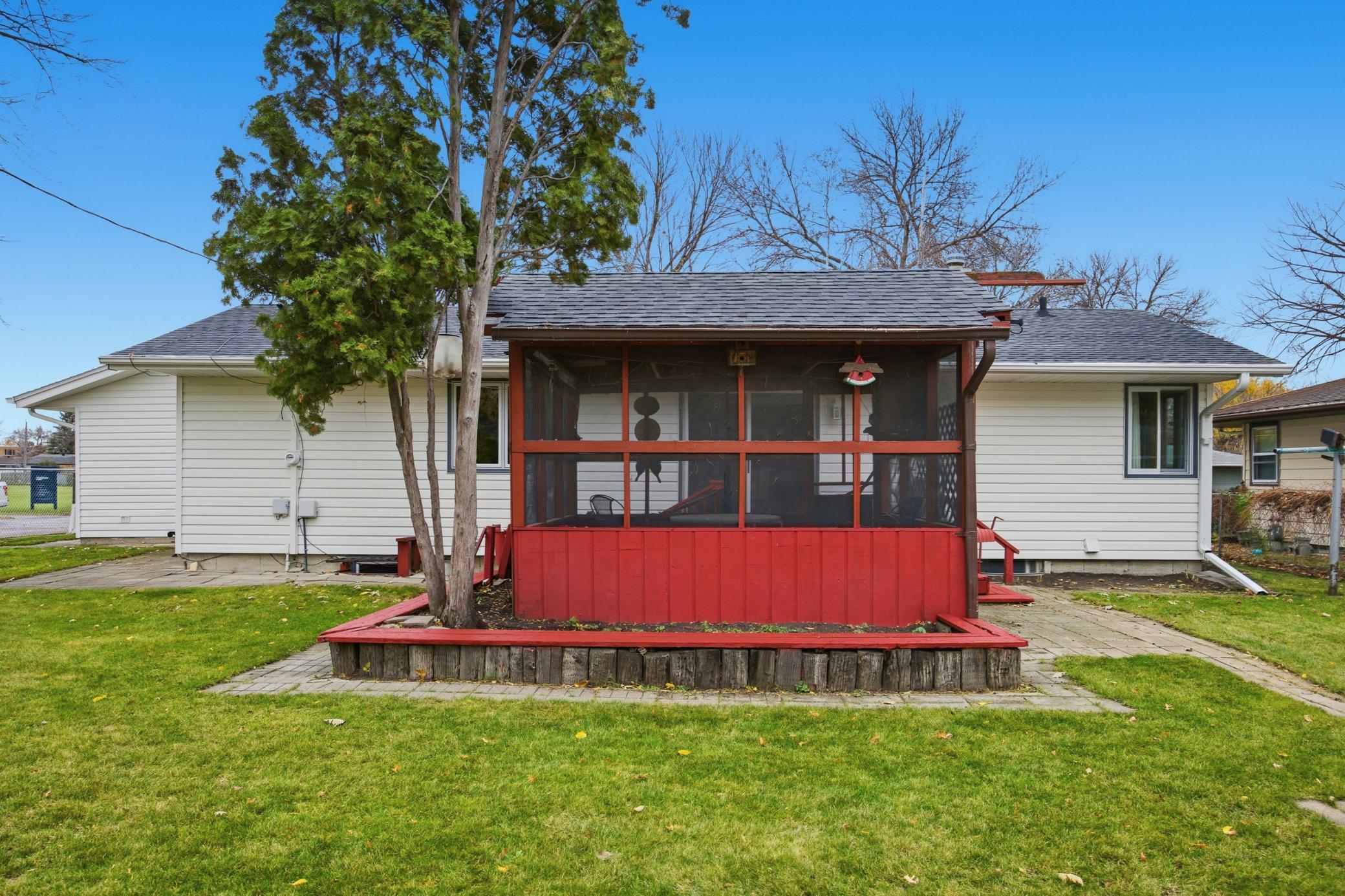 Fargo, North Dakota 58102, United States, 4 Bedrooms Bedrooms, ,2 BathroomsBathrooms,Residential,Active,241079