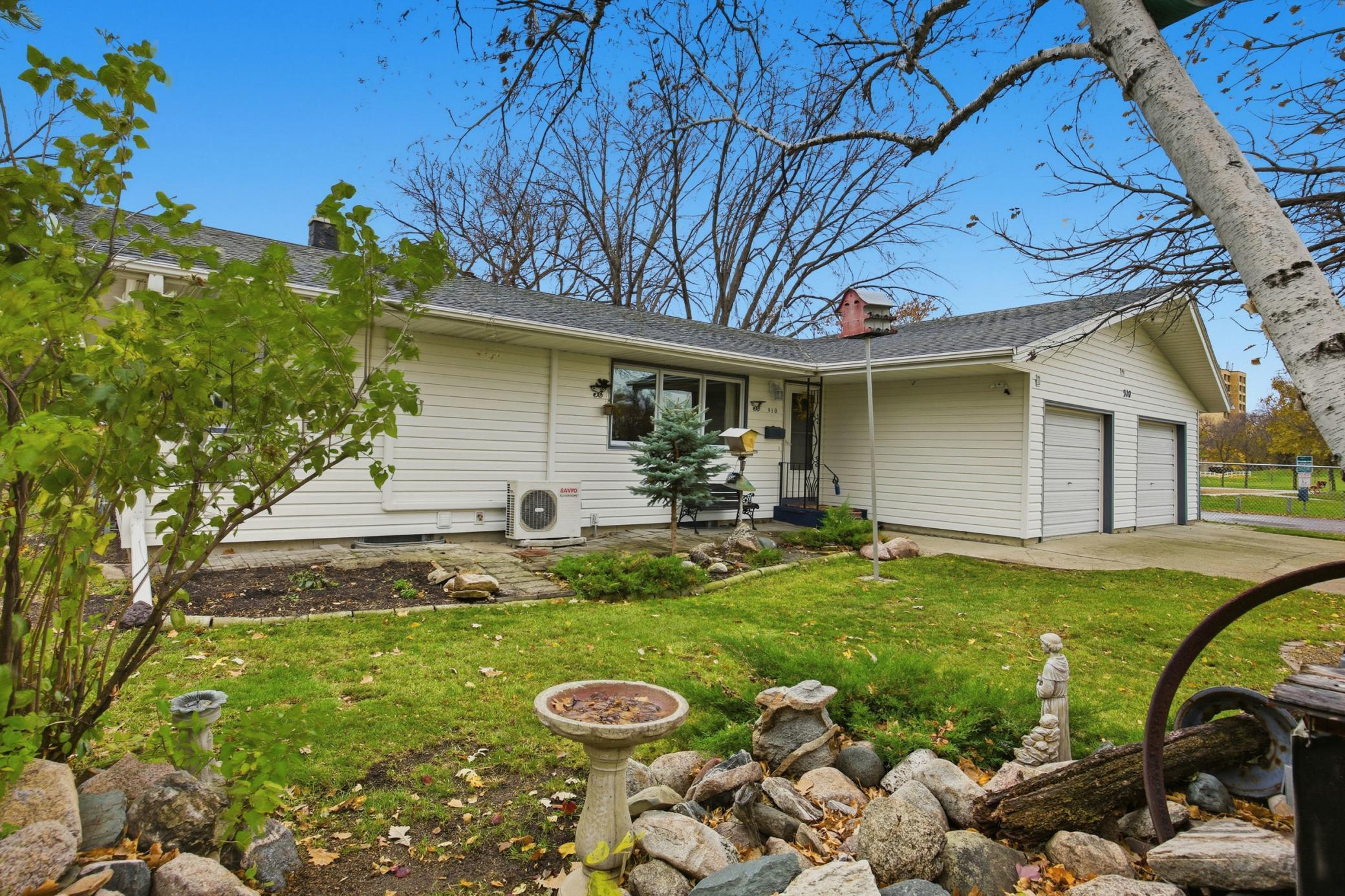 Fargo, North Dakota 58102, United States, 4 Bedrooms Bedrooms, ,2 BathroomsBathrooms,Residential,Active,241079