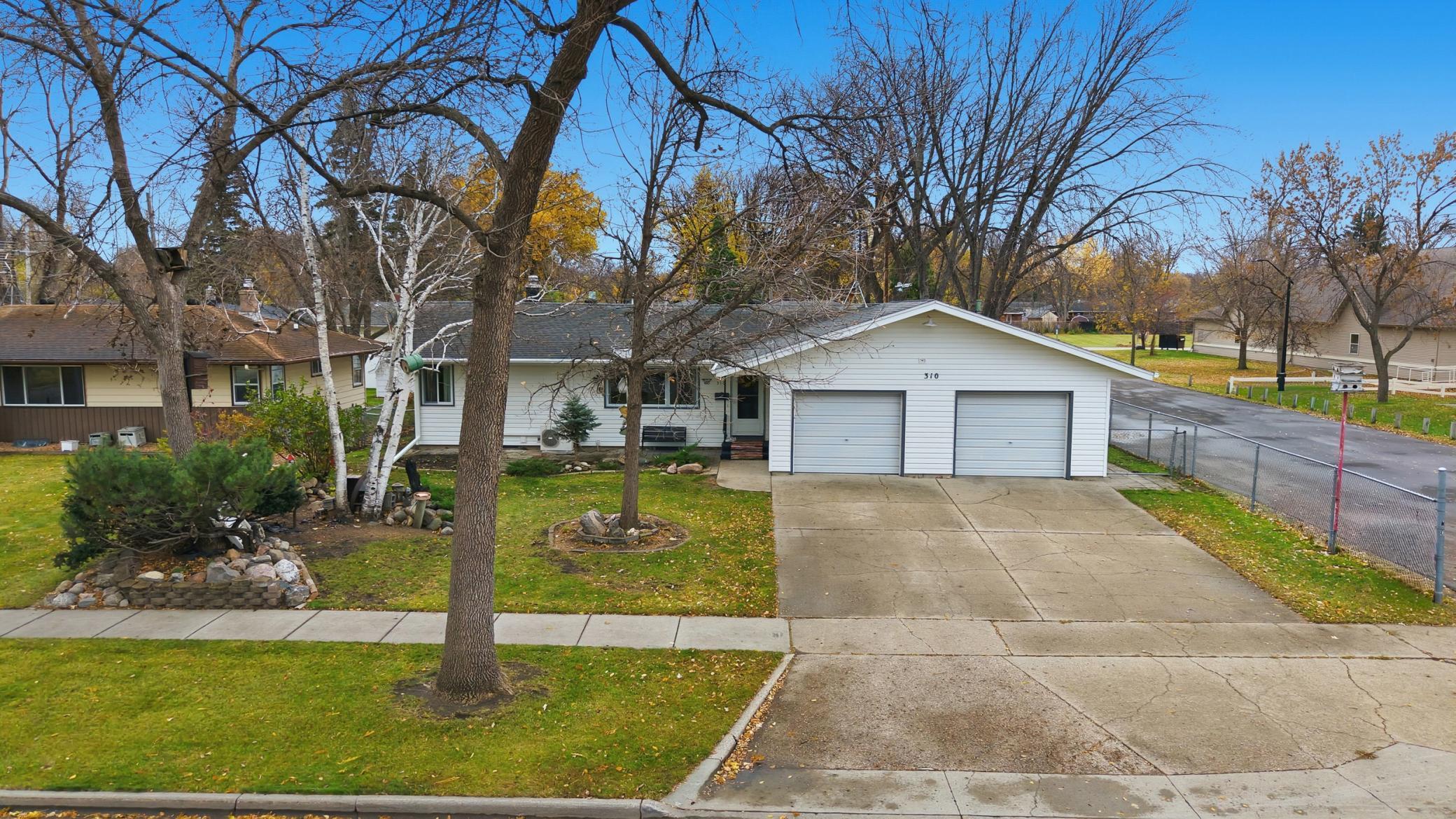 Fargo, North Dakota 58102, United States, 4 Bedrooms Bedrooms, ,2 BathroomsBathrooms,Residential,Active,241079