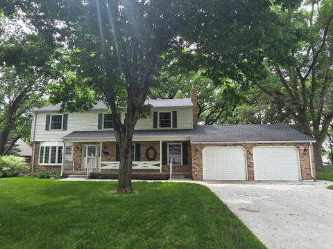 Homes For Sale - 507 Knollwood Drive<br/> Willmar, MN 56201