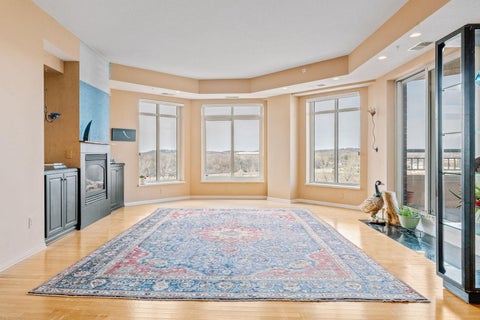 Condo For Sale - 8301 Creekside Circle<br/> Minneapolis, MN 55437