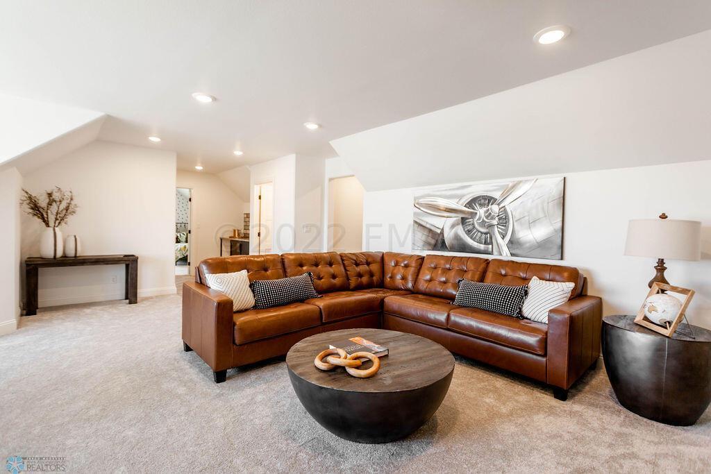 West Fargo, North Dakota 58078, United States, 3 Bedrooms Bedrooms, ,3 BathroomsBathrooms,Residential,Pending,60074