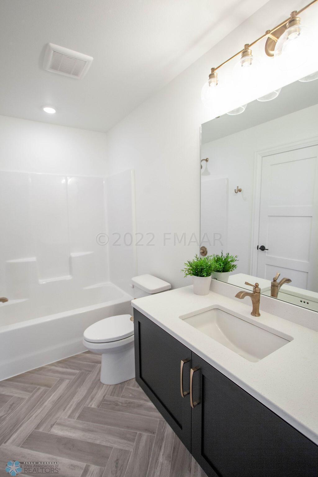 West Fargo, North Dakota 58078, United States, 3 Bedrooms Bedrooms, ,3 BathroomsBathrooms,Residential,Pending,60074