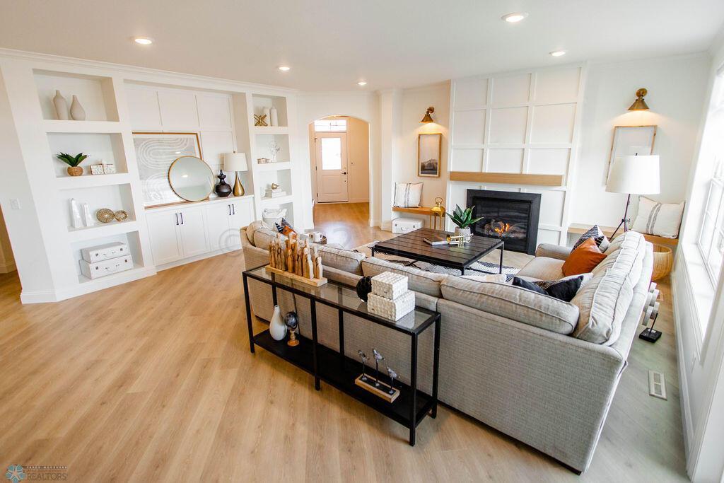 West Fargo, North Dakota 58078, United States, 3 Bedrooms Bedrooms, ,3 BathroomsBathrooms,Residential,Pending,60074