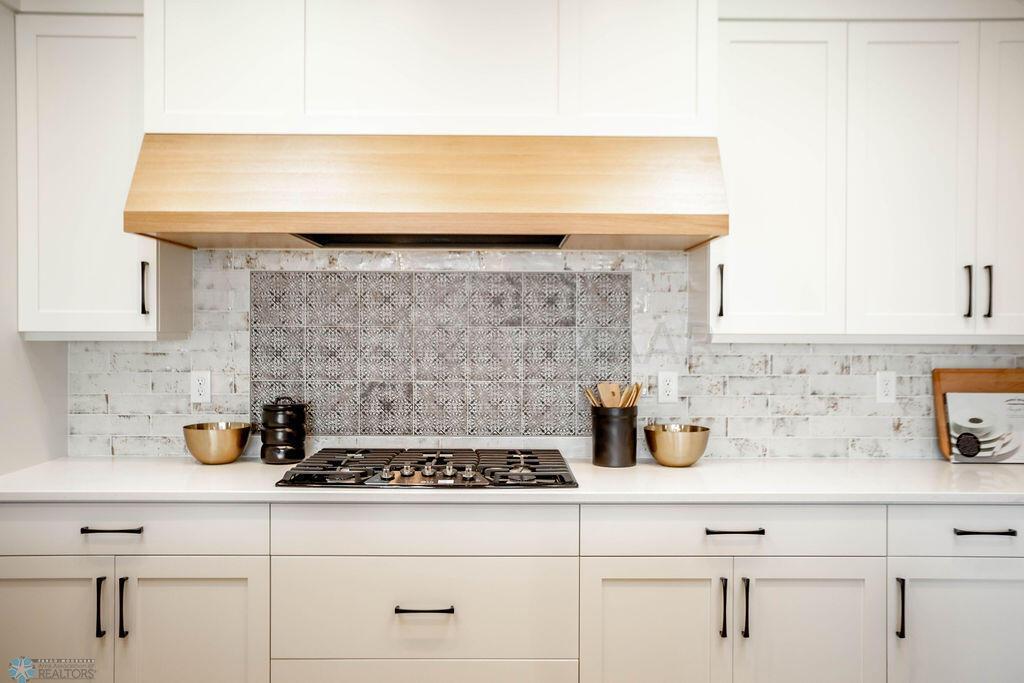 West Fargo, North Dakota 58078, United States, 3 Bedrooms Bedrooms, ,3 BathroomsBathrooms,Residential,Pending,60074