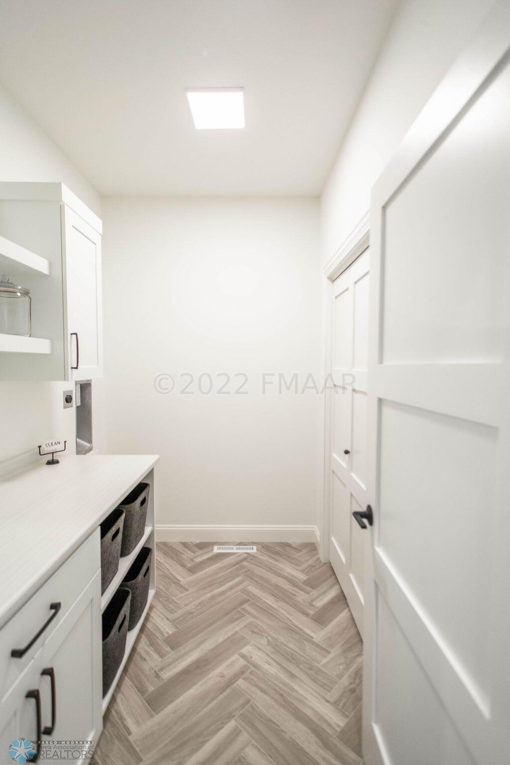 West Fargo, North Dakota 58078, United States, 3 Bedrooms Bedrooms, ,3 BathroomsBathrooms,Residential,Pending,60074