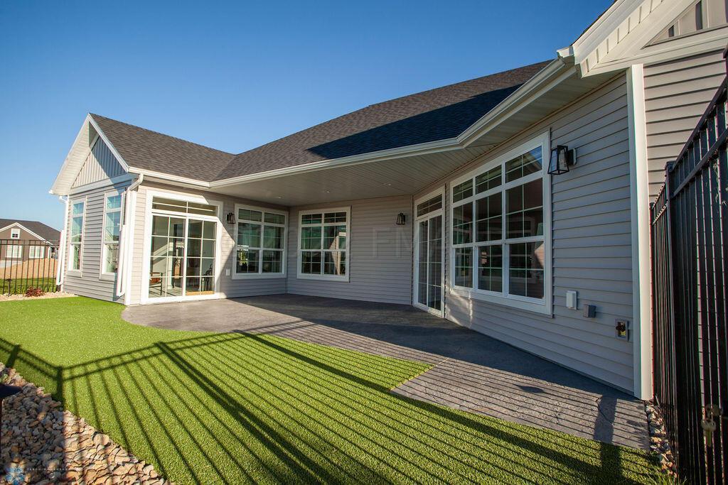 West Fargo, North Dakota 58078, United States, 3 Bedrooms Bedrooms, ,3 BathroomsBathrooms,Residential,Pending,60074