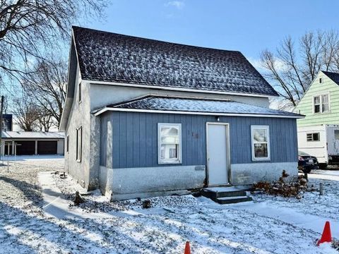 Homes For Sale - 118 E Broadway Street<br/> Redwood Falls, MN 56283