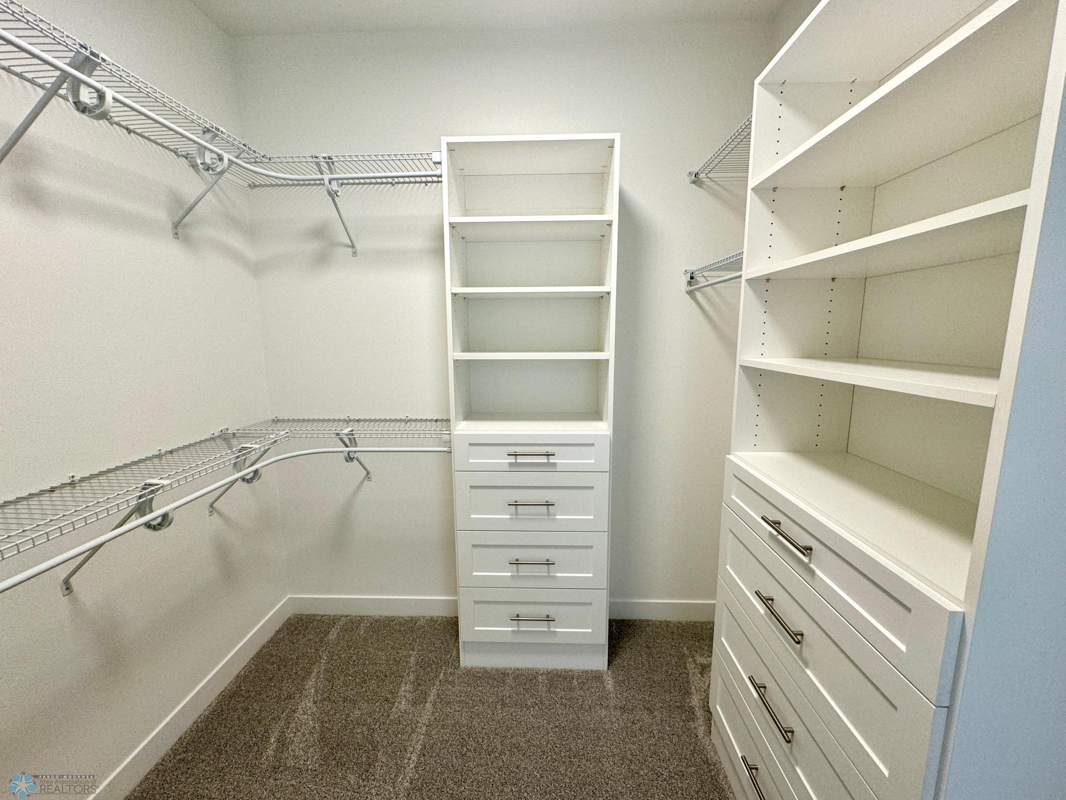 West Fargo, North Dakota 58078, United States, 3 Bedrooms Bedrooms, ,2 BathroomsBathrooms,Residential,Pending,47778