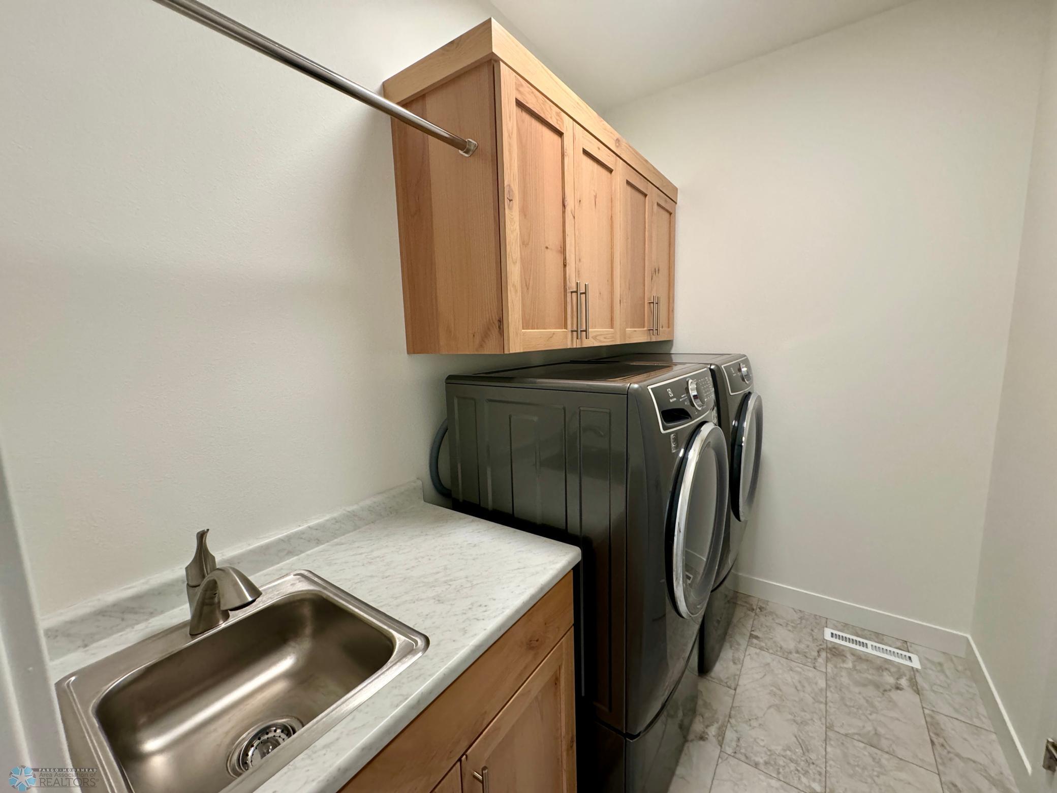 West Fargo, North Dakota 58078, United States, 3 Bedrooms Bedrooms, ,2 BathroomsBathrooms,Residential,Pending,47778