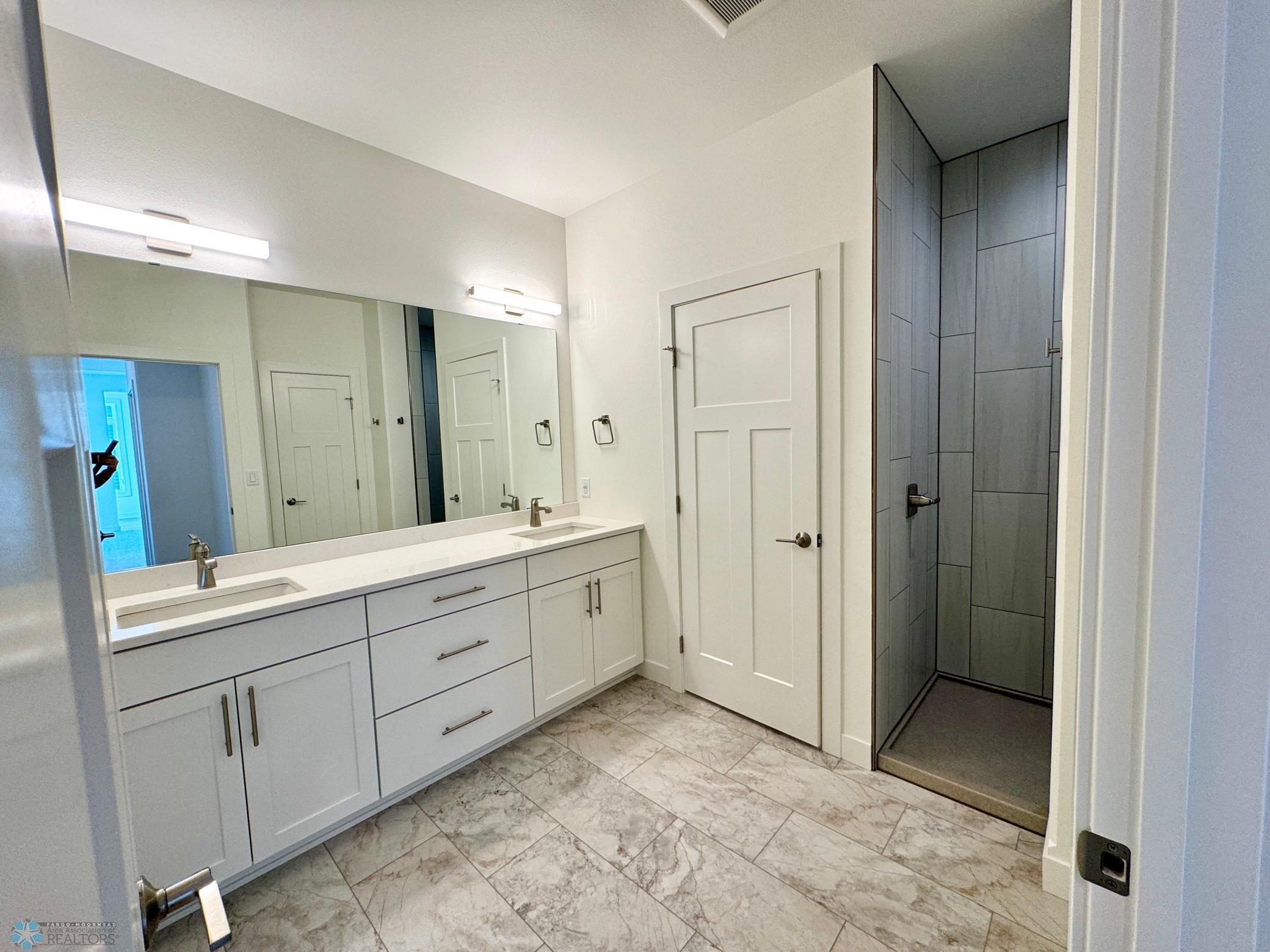 West Fargo, North Dakota 58078, United States, 3 Bedrooms Bedrooms, ,2 BathroomsBathrooms,Residential,Pending,47778