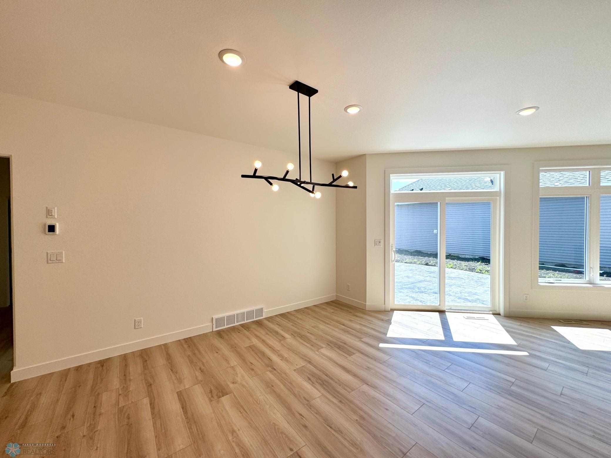 West Fargo, North Dakota 58078, United States, 3 Bedrooms Bedrooms, ,2 BathroomsBathrooms,Residential,Pending,47778