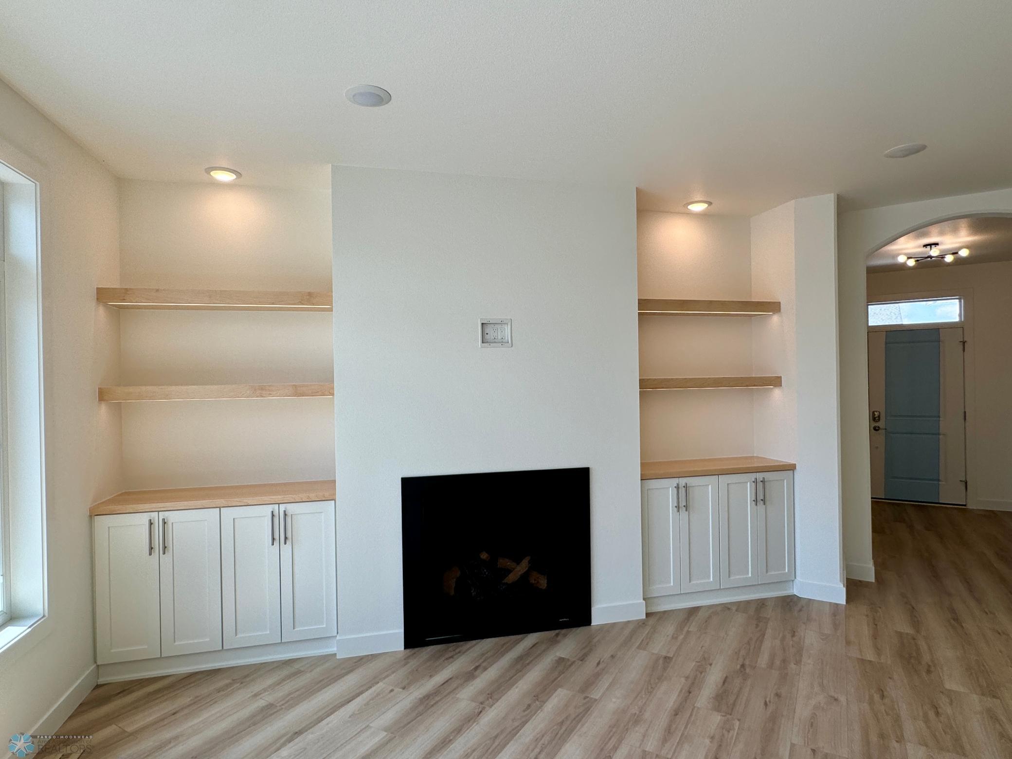 West Fargo, North Dakota 58078, United States, 3 Bedrooms Bedrooms, ,2 BathroomsBathrooms,Residential,Pending,47778