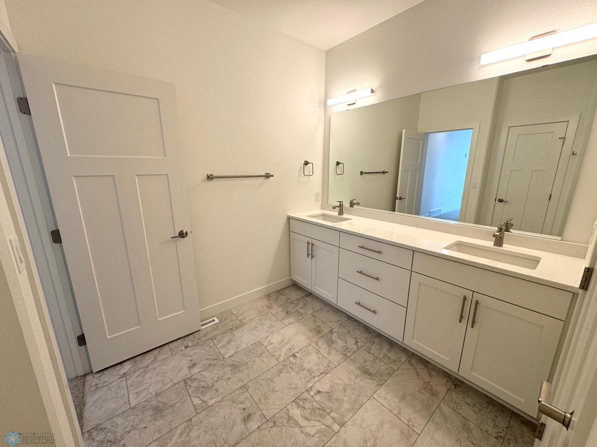 West Fargo, North Dakota 58078, United States, 3 Bedrooms Bedrooms, ,2 BathroomsBathrooms,Residential,Pending,47778