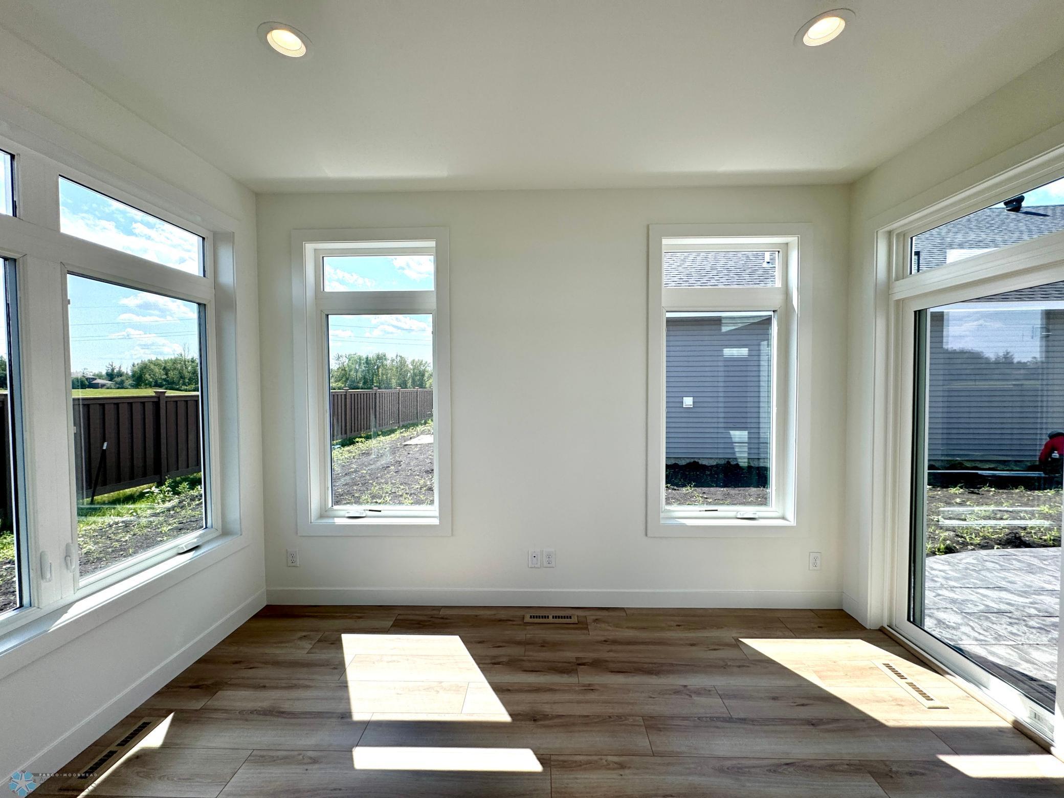 West Fargo, North Dakota 58078, United States, 3 Bedrooms Bedrooms, ,2 BathroomsBathrooms,Residential,Pending,47778