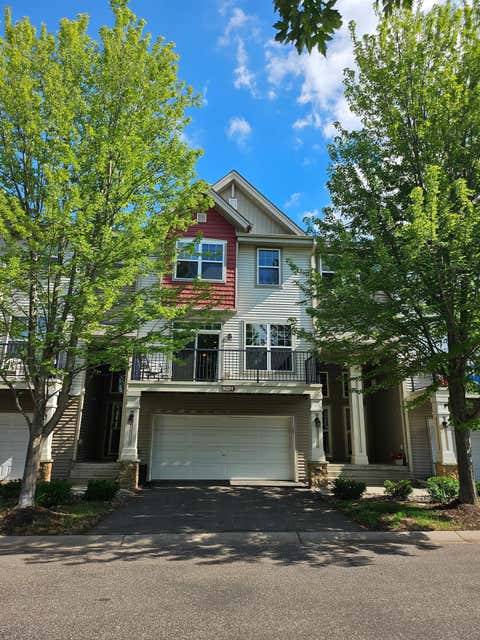 Townhouse For Sale - 8334 Emery Parkway<br/> Champlin, MN 55316