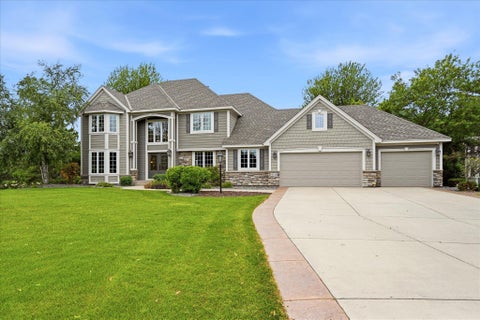 Homes For Sale - 9743 Wellington Lane<br/> Washington County, Saint Paul, MN 55125