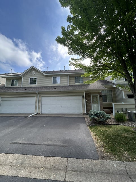 Townhouse For Sale - 8854 Spring Lane<br/> Saint Paul, MN 55125