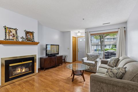 Townhouse For Sale - 2600 Lockwood Drive<br/> Mendota Heights, MN 55120