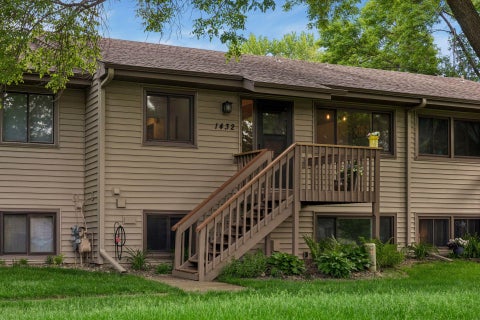 Townhouse For Sale - 1432 Arden View Drive<br/> Ramsey County, Saint Paul, MN 55112