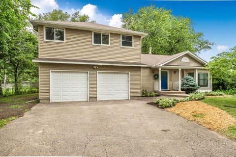 Homes For Sale - 10206 Lakeview Drive<br/> Minnetonka, MN 55305