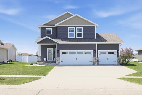 Homes For Sale - 2924 7th Street<br/> Cass County, West Fargo, ND 58078