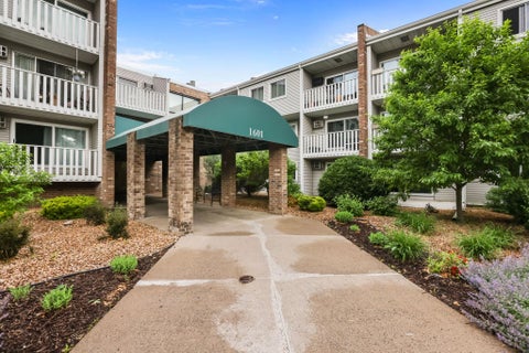 Condo For Sale - 1601 N Innsbruck Drive<br/> Minneapolis, MN 55432