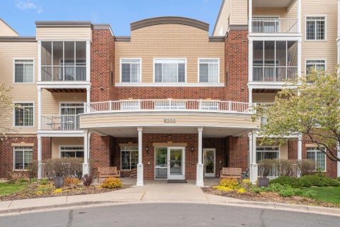 Condo For Sale - 8200 W 33rd Street<br/> Minneapolis, MN 55426