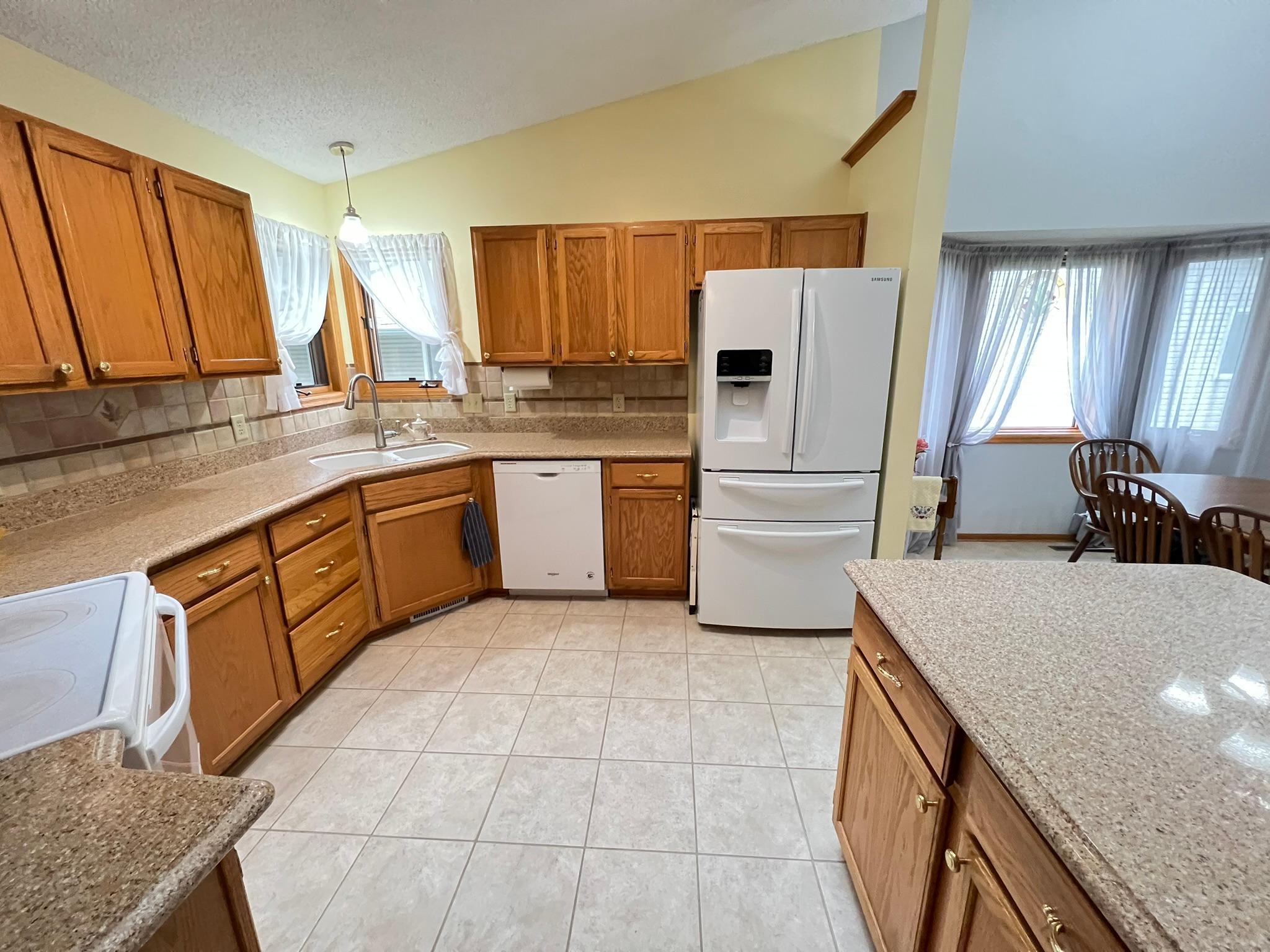 4310 Mccoll Drive, Savage, Minnesota image 2
