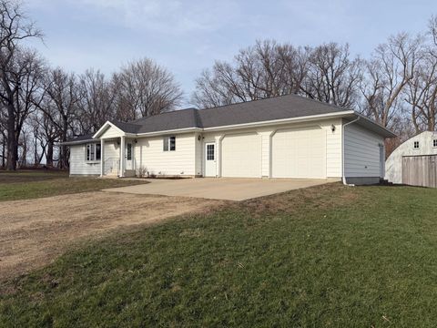 Homes For Sale - 16612 670th Avenue<br/> Freeborn County, Alden, MN 56009